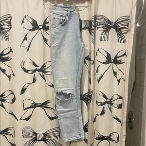 Zara Light Blue Cropped Distressed Jeans. Size 4.